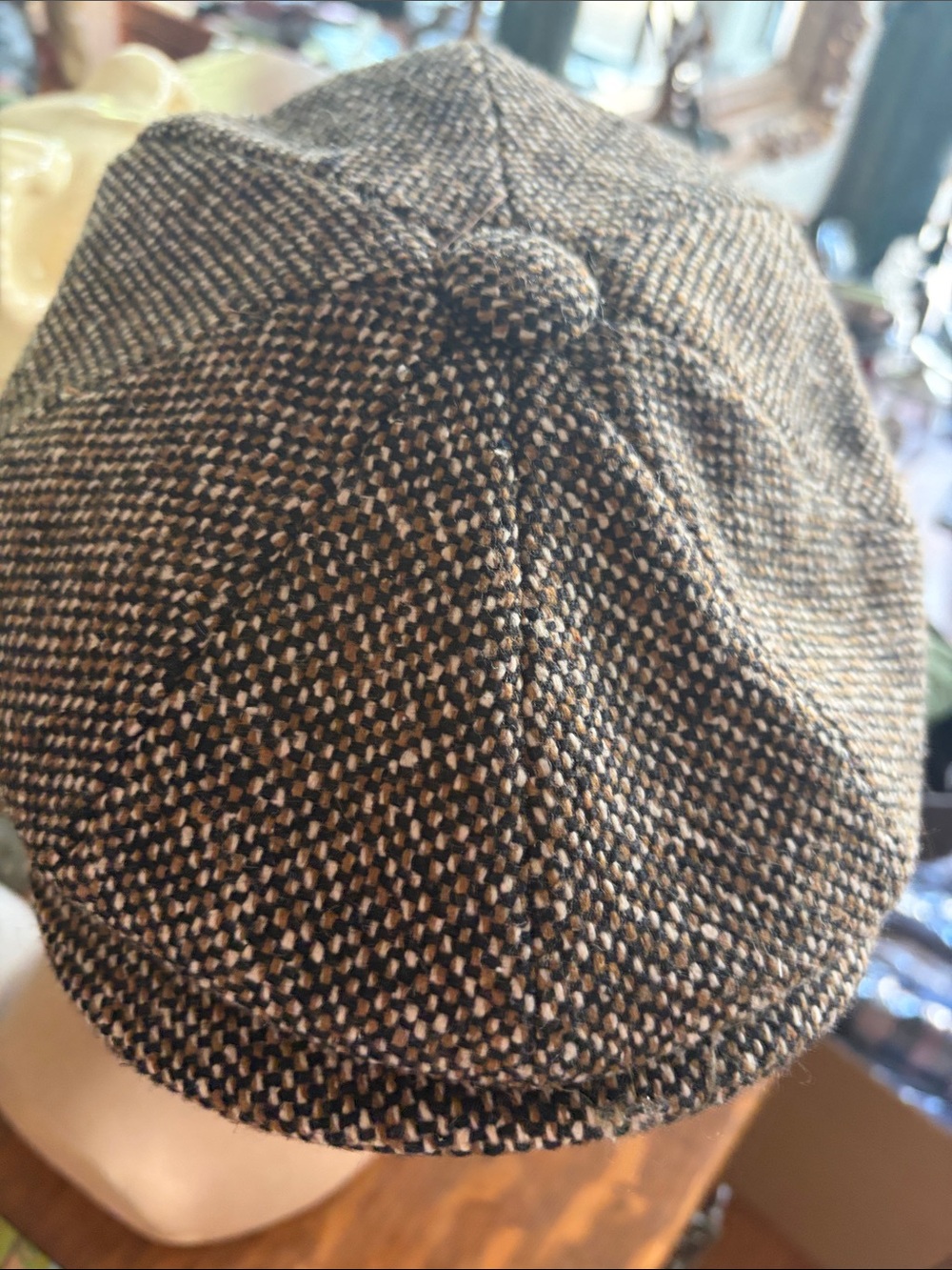 Men's Tweed Newsboy Cap in Black and Brown - Classic Eight-Panel Style